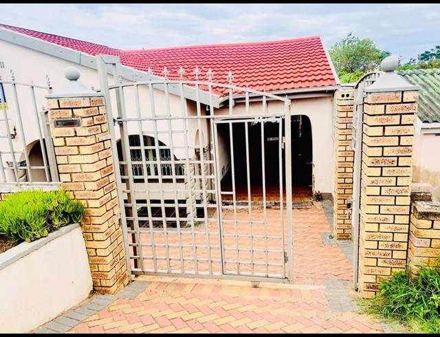 3 BEDROOM HOUSE FOR SALE IN KWAMASHU